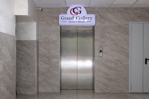 Grand gallery apart